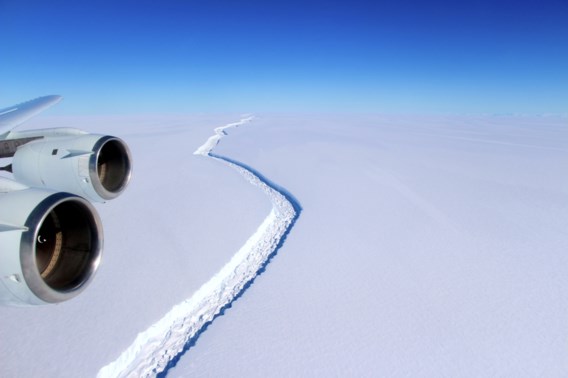 Gigantische ijsberg in de maak op de Zuidpool
