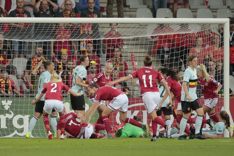 Deklat houdt dappere Red Flames van eerste punt ooit op EK