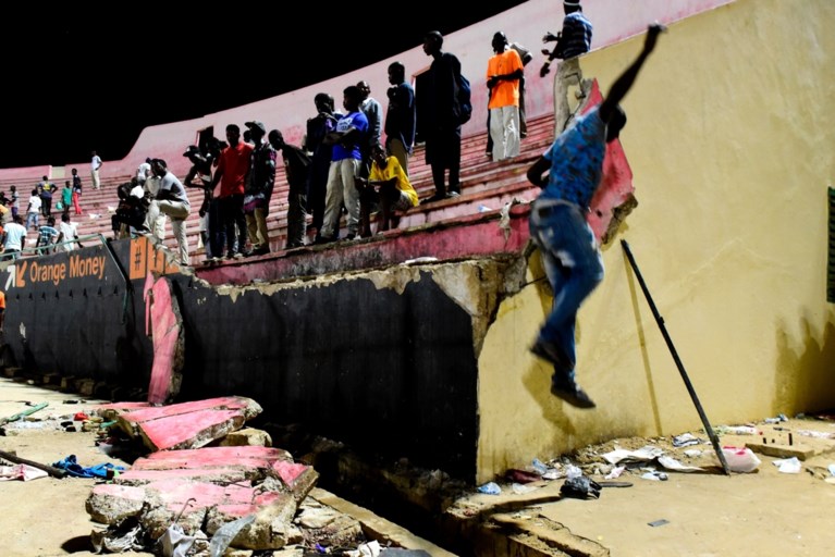 Deel van tribune stort in tijdens bekerfinale in Senegal: minstens acht doden en 49 gewonden