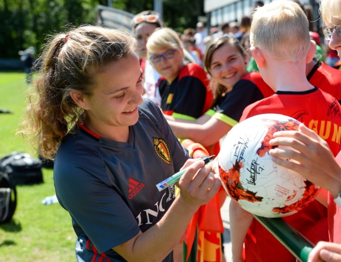 Vierhonderd Belgische fans op open training van Red Flames