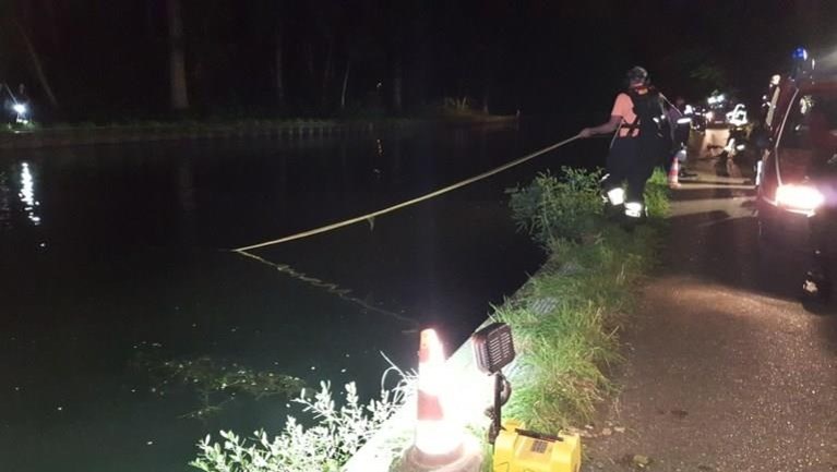 Brandweer houdt zoekactie in kanaal, vermiste man zit kletsnat thuis