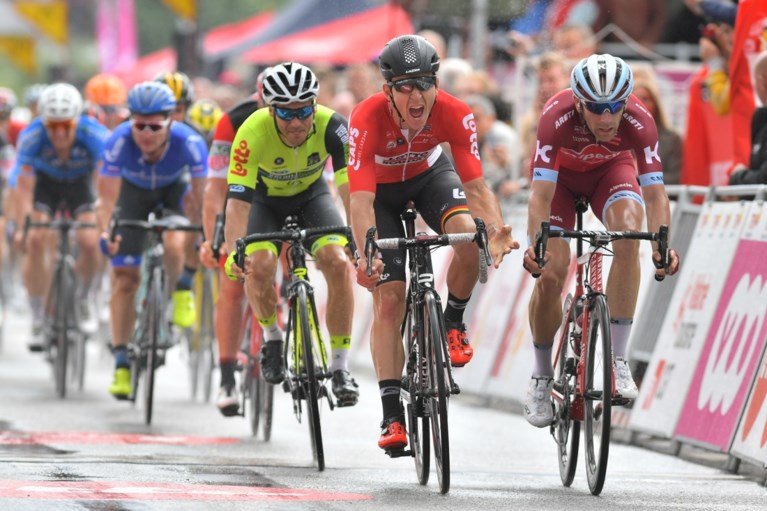 Jasper De Buyst is de snelste van het pak in Ronde van Wallonië, Dylan Teuns nieuwe leider