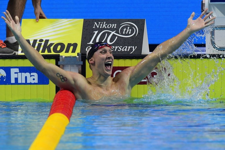 Amerikaan Caeleb Dressel pakt wereldtitel op koningsnummer WK zwemmen