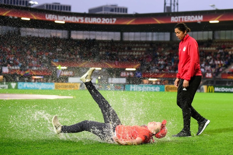 Kwartfinale op EK voor vrouwen afgelast na stortvloed