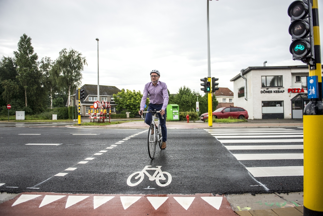 Vlaanderen Lanceert Nieuwe Markeringen Zodat Fietsers Veilig... - De ...