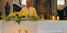 Flamboyante pastoor aan de kant geschoven: ‘Hij beledigde overledenen op hun begrafenis’