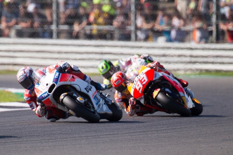 Dovizioso pakt leiding in WK-tussenstand MotoGP na winst in Groot-Brittannië