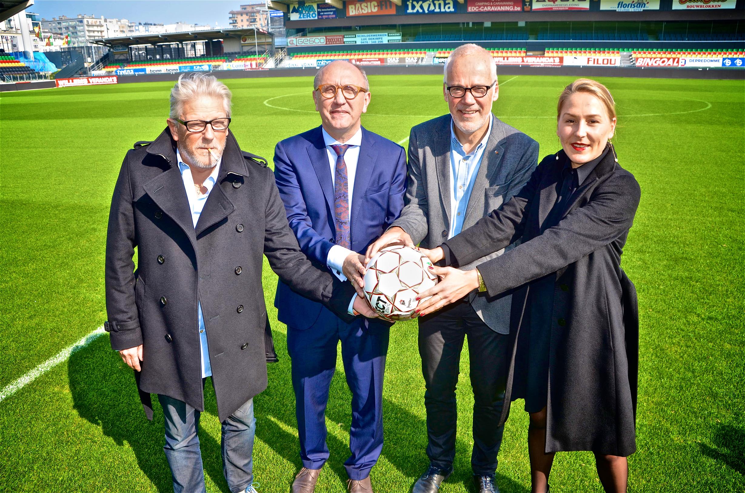 Tentoonstelling begint met voetbalmatch (Oostende) | De Standaard