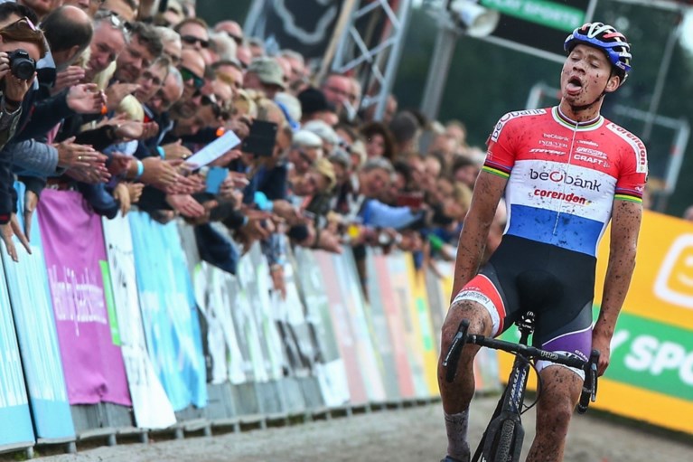 Van Aert blij dat hij terug kan fietsen, Van der Poel zelfkritisch na “technisch slechte cross”