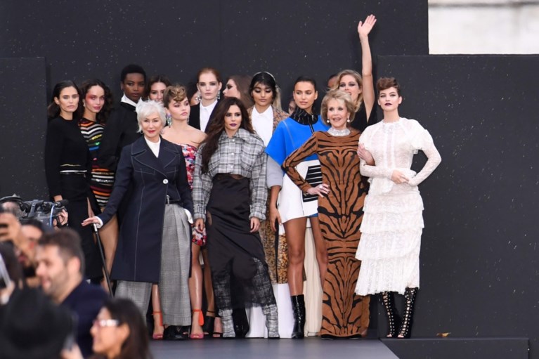 L’Oréal tovert Champs Elysees om tot catwalk