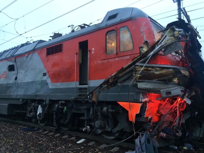 Zeker negentien doden bij botsing tussen trein en bus in Rusland