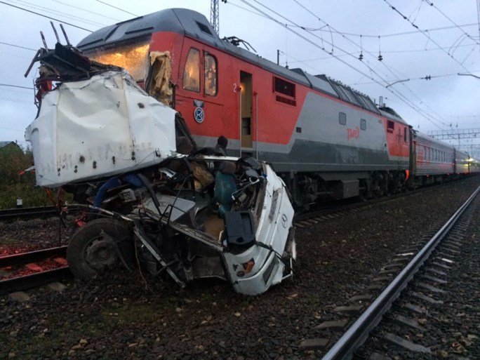 Zeker negentien doden bij botsing tussen trein en bus in Rusland