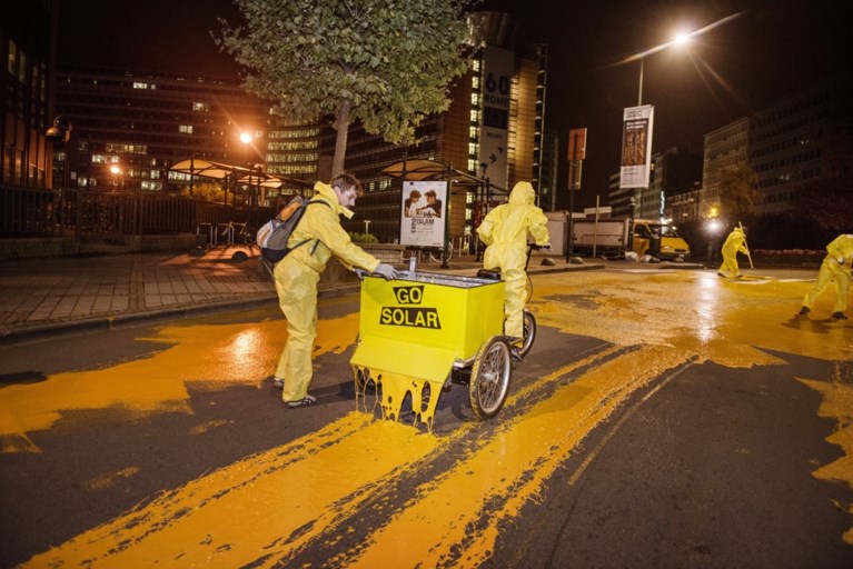 Greenpeace tovert Schumanplein om tot gigantische zon