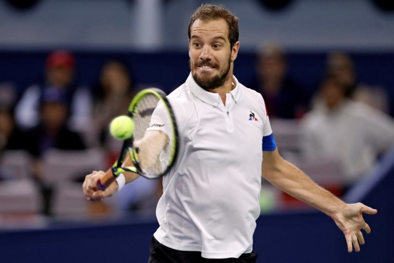 Federer klopt Gasquet en pakt laatste halvefinaleticket in Shanghai