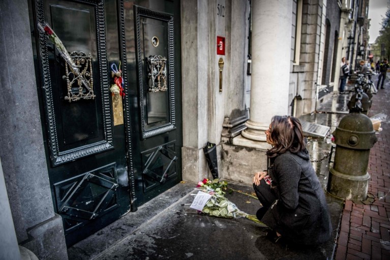 Amsterdammers brengen laatste groet aan overleden burgemeester