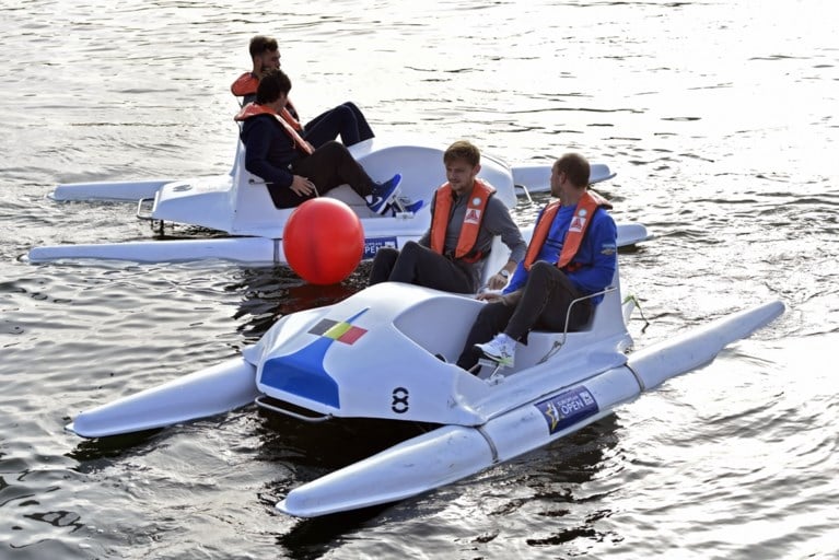 Goffin & Darcis winnen eerste duel tegen Fransen… op waterfiets