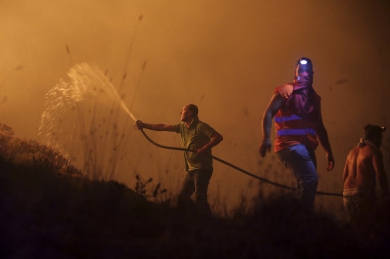 Minstens 27 doden bij bosbranden in Portugal