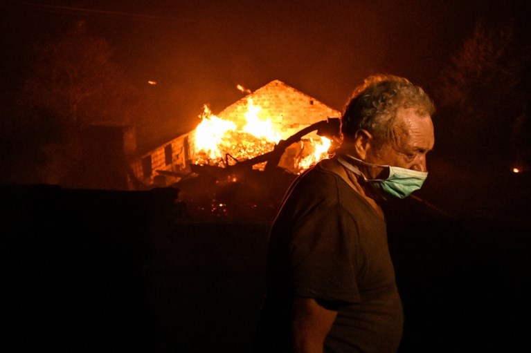 Minstens 27 doden bij bosbranden in Portugal