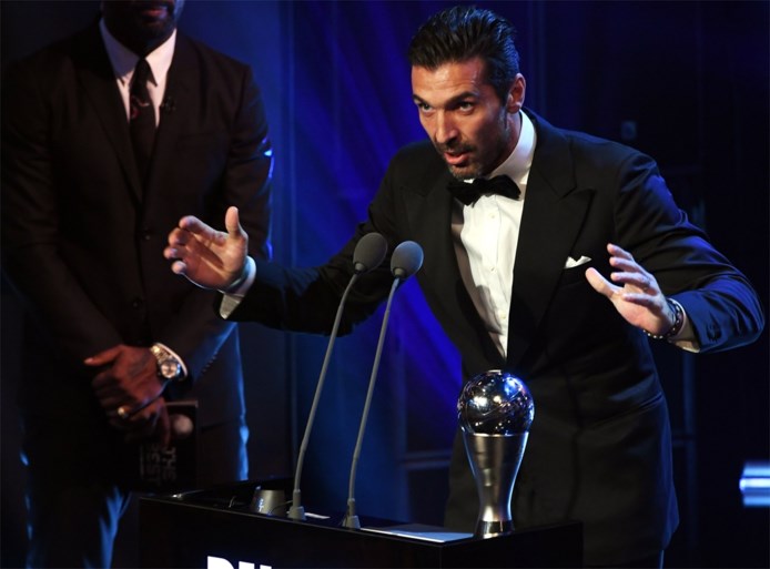 Ronaldo opnieuw verkozen tot Speler van het Jaar op FIFA Awards, geen Belgen in Wereldelftal