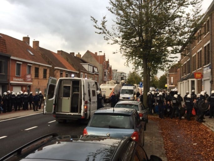 Veldslag na Club-Antwerp: Nederlandse hooligans raken zwaarbeveiligde match binnen met gekopieerde tickets