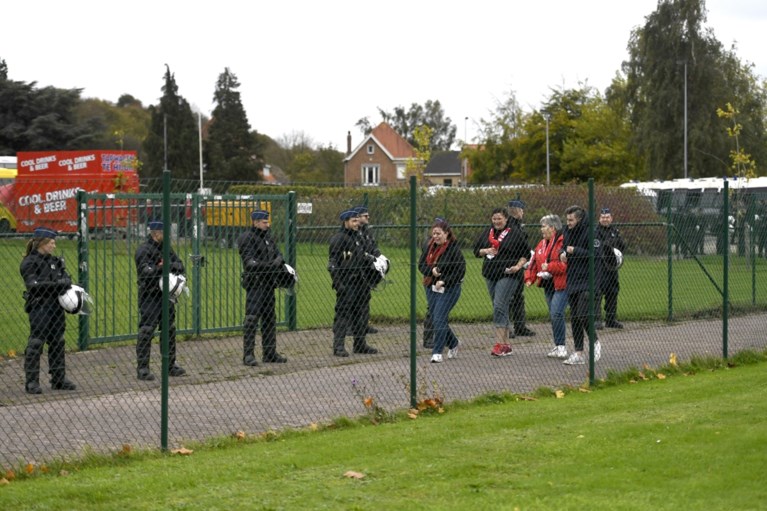 Veldslag na Club-Antwerp: Nederlandse hooligans raken zwaarbeveiligde match binnen met gekopieerde tickets