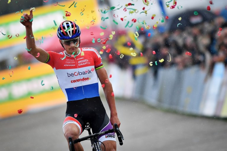 Van der Poel blijft voorlopig ongenaakbaar en soleert ook in Ruddervoorde naar de zege