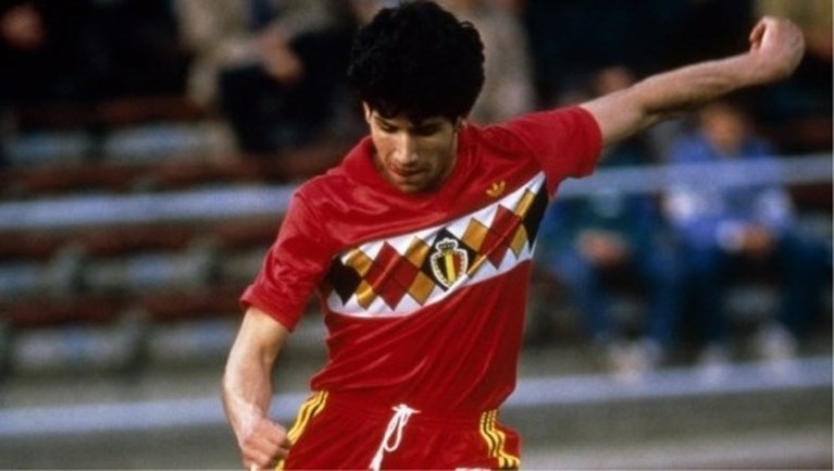 Officieel: dit is het nieuwe shirt van de Rode Duivels, een eerbetoon aan iconische truitjes van 1984