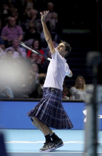Roger Federer trekt kilt aan bij comeback Andy Murray in liefdadigheidswedstrijd