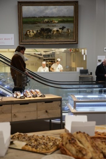 ‘Een stokbrood, een fles wijn en een schilderij van 500.000 euro, alstublieft’