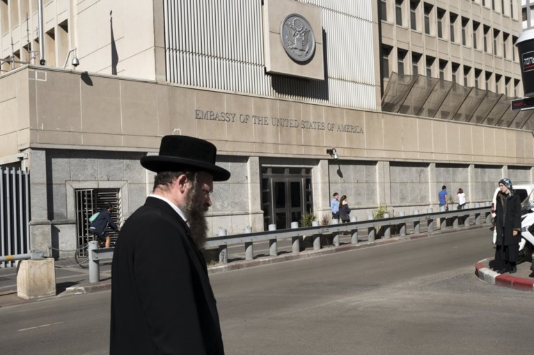 Trump stelt beslissing over ambassade in Jeruzalem uit