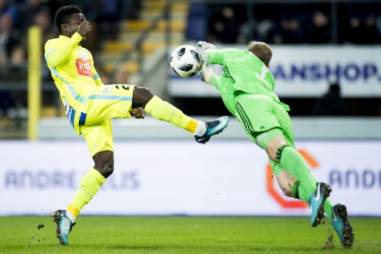Anderlecht nipt voorbij Gent na flauwe match