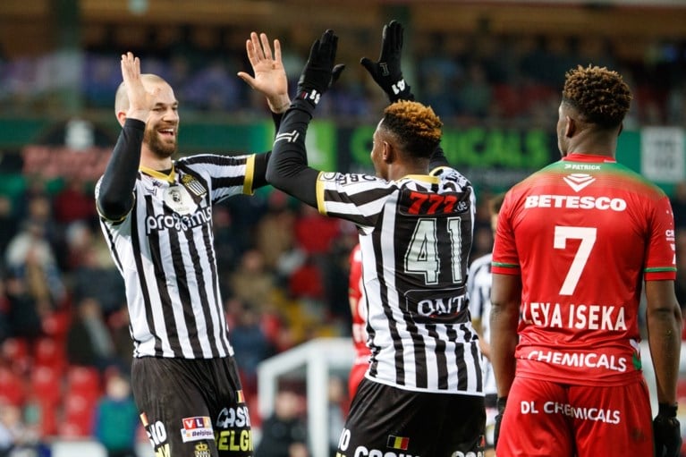 Zulte Waregem verliest met 9 tegen Charleroi 0-4