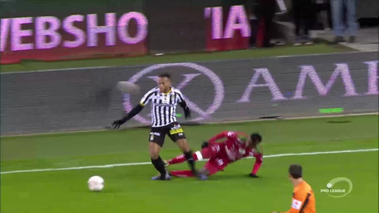 Zulte Waregem verliest met 9 tegen Charleroi 0-4