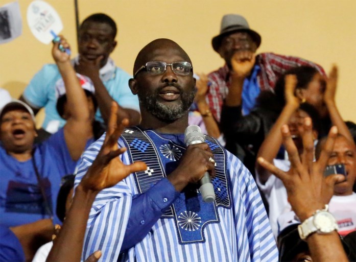 Ex-voetballer George Weah wordt president van Liberia na ruime winst in tweede stemronde