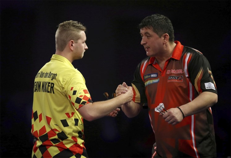 Belgische “Dream Maker” steelt alweer de show op WK darts met danspasjes en stoot door naar kwartfinales