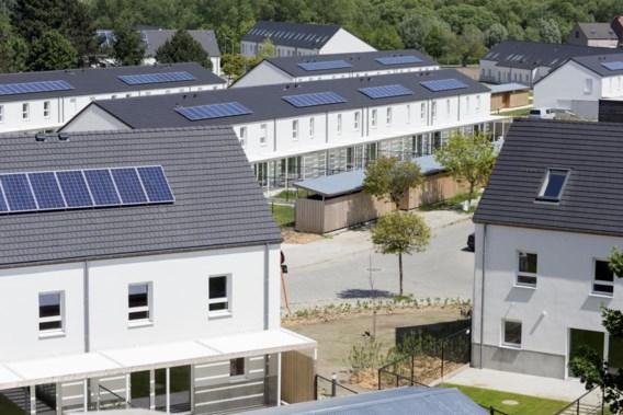 Duwtje voor zonnepanelen op sociale woningen