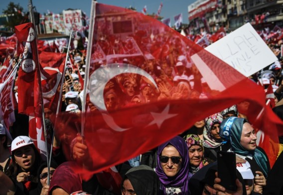 Turkije vist 1.800 na coup ontslagen ambtenaren weer op