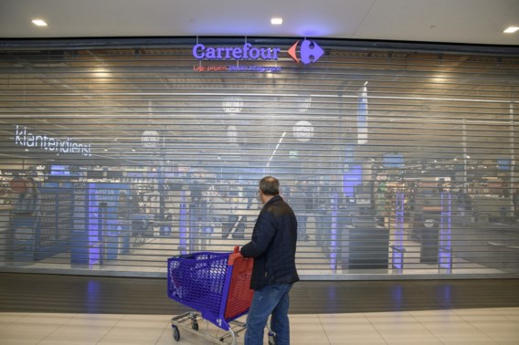 Minstens 27 Carrefour-winkels gesloten, regering plant overleg