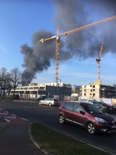Zware brand vernielt loods van Brusselse meubelzaak