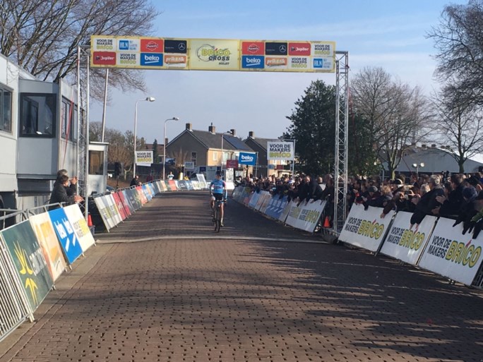 Laura Verdonschot is de beste in Vestingcross in Hulst