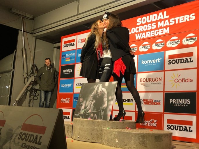 Mathieu van der Poel viert in stijl zijn 31ste zege van het seizoen op Cyclocross Masters: