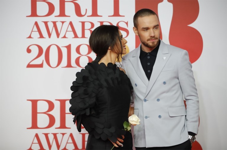 Rapper Stormzy haalt op Brit Awards uit naar Theresa May (terwijl hij onder douche staat)