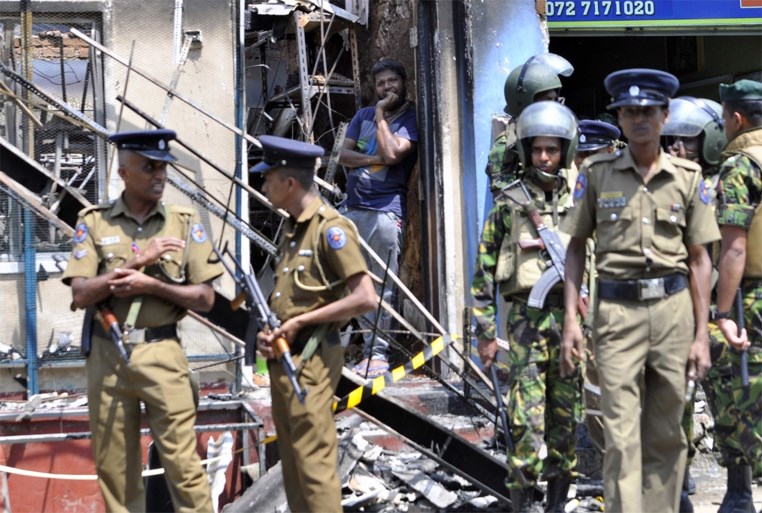 Geweld tussen boeddhisten en moslims escaleert: Sri Lanka kondigt noodtoestand af