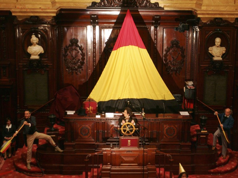 De echte angel in het debat is de scheiding van geloof en staat. | De