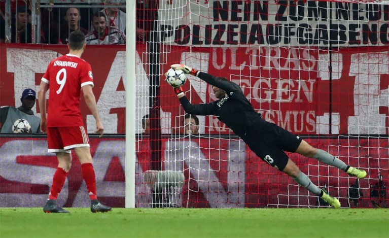 Geen verrassingen in München: Bayern heeft genoeg aan gelijkspel tegen Sevilla en staat in halve finales