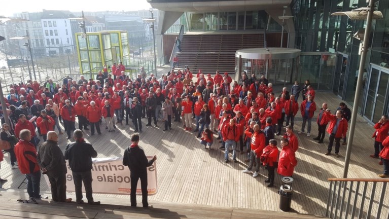 Rechtbank te klein voor vakbondsmensen die collega’s steunen