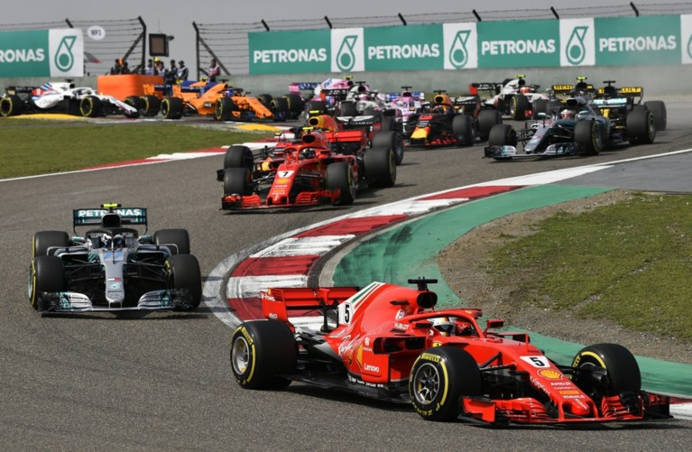 IJzersterke Ricciardo wint GP China na spektakelstuk, Vandoorne eindigt dertiende
