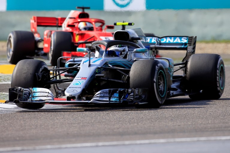 IJzersterke Ricciardo wint GP China na spektakelstuk, Vandoorne eindigt dertiende