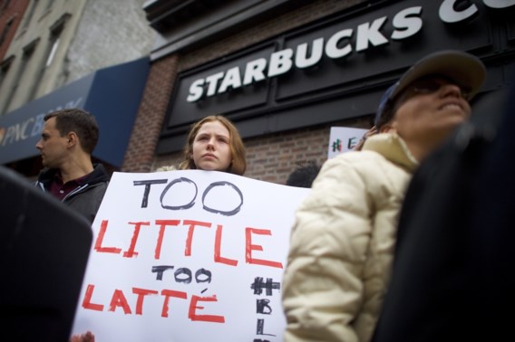 Starbucks excuseert zich na arrestatie zwarte klanten