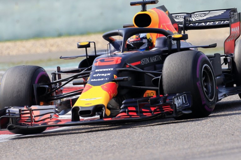IJzersterke Ricciardo wint GP China na spektakelstuk, Vandoorne eindigt dertiende